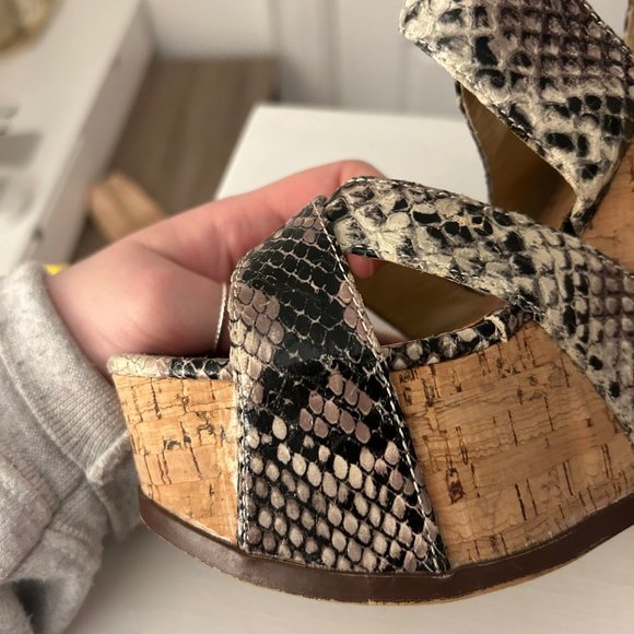 Women's MIA Snakeskin Platform Wedges size 7.5 - Picture 9 of 11